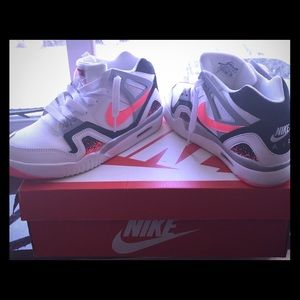 CLOSET CLEAR OUT❗️- Nike Air Tech Challenge 2